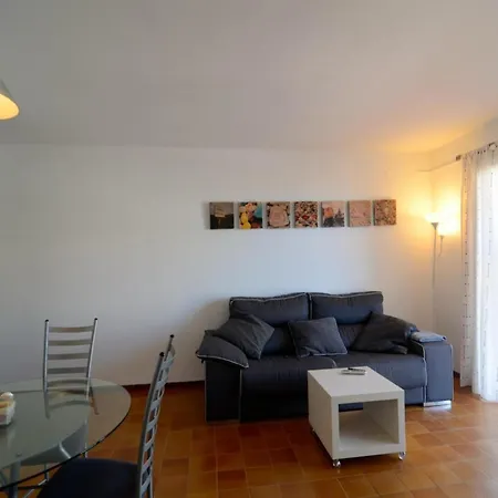 The In Has 3 Bedrooms Apartment *
