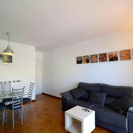 Apartment The In Has 3 Bedrooms *